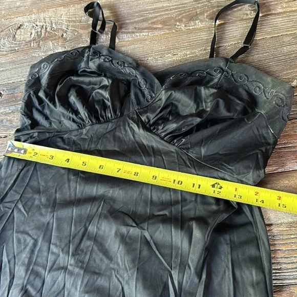 Vintage Vanity Faire black lace trimmed slip EVC size S - Picture 6 of 9